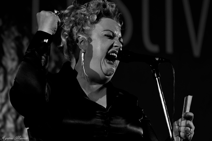 Kaz hawkins  Radio Naia pop blues gospel
